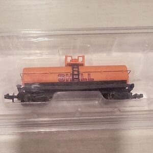Bachmann N Scale Shell Gasoline Single Dome Tank Car